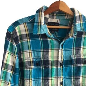 American Eagle Outfitters Plaid flannel Button Down M